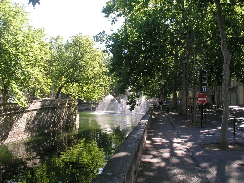 N&icirc;mes - canal