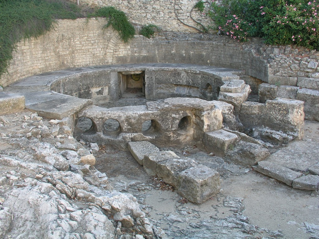 N&icirc;mes - Castellum